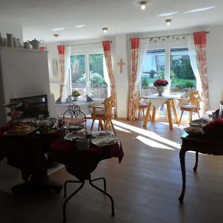 Am Kirschgarten Guest house Goessweinstein