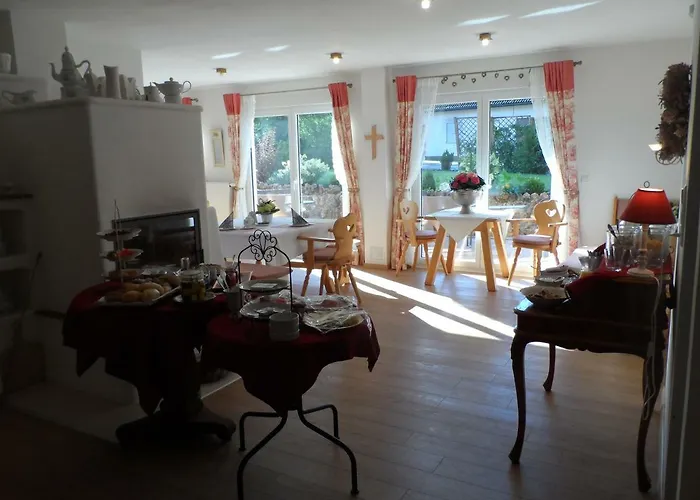 Am Kirschgarten Konukevi Goessweinstein